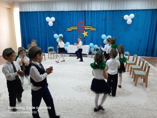 Ересек "Бәйтерек" тобы "Ұлы Жеңіс жасасын!" атты мерекелік іс-шара.