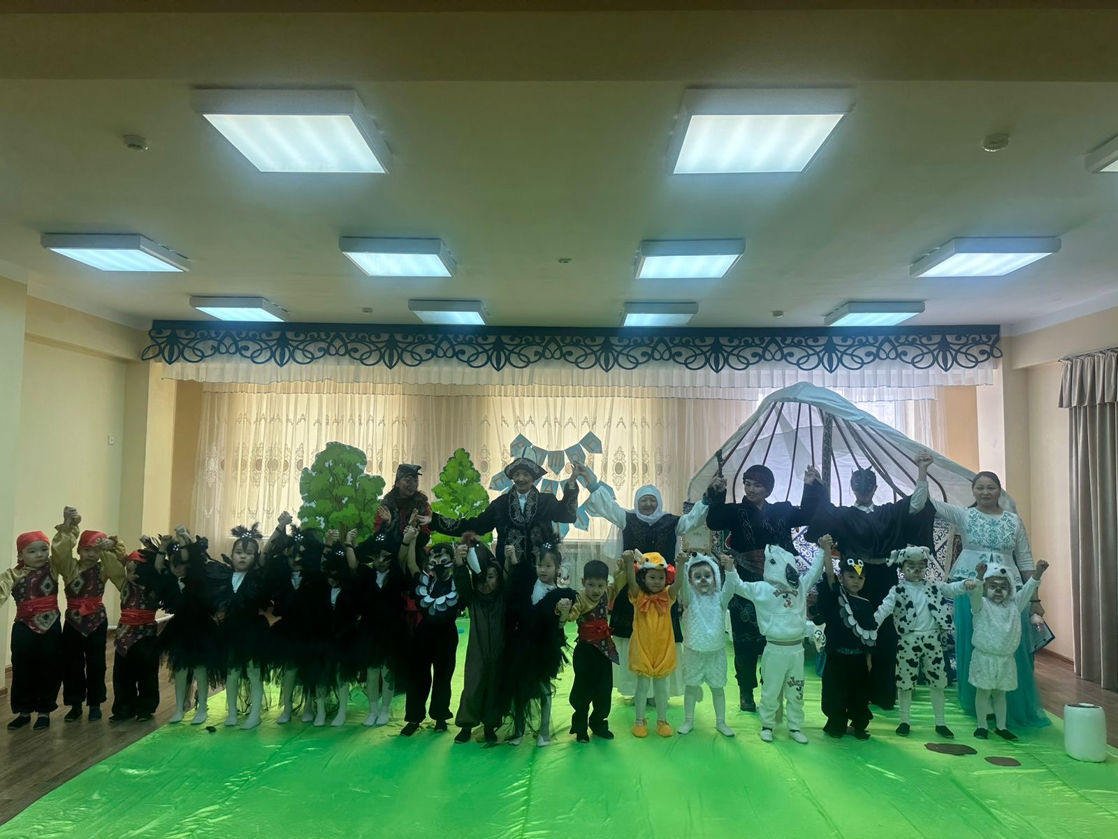 "Театрдың таңғажайып әлемі" IV қалалық шығармашылық байқауының аудандық кезеңінен "Алтын сақа" ертегісінің желісінен III орынмен марапатталдық.